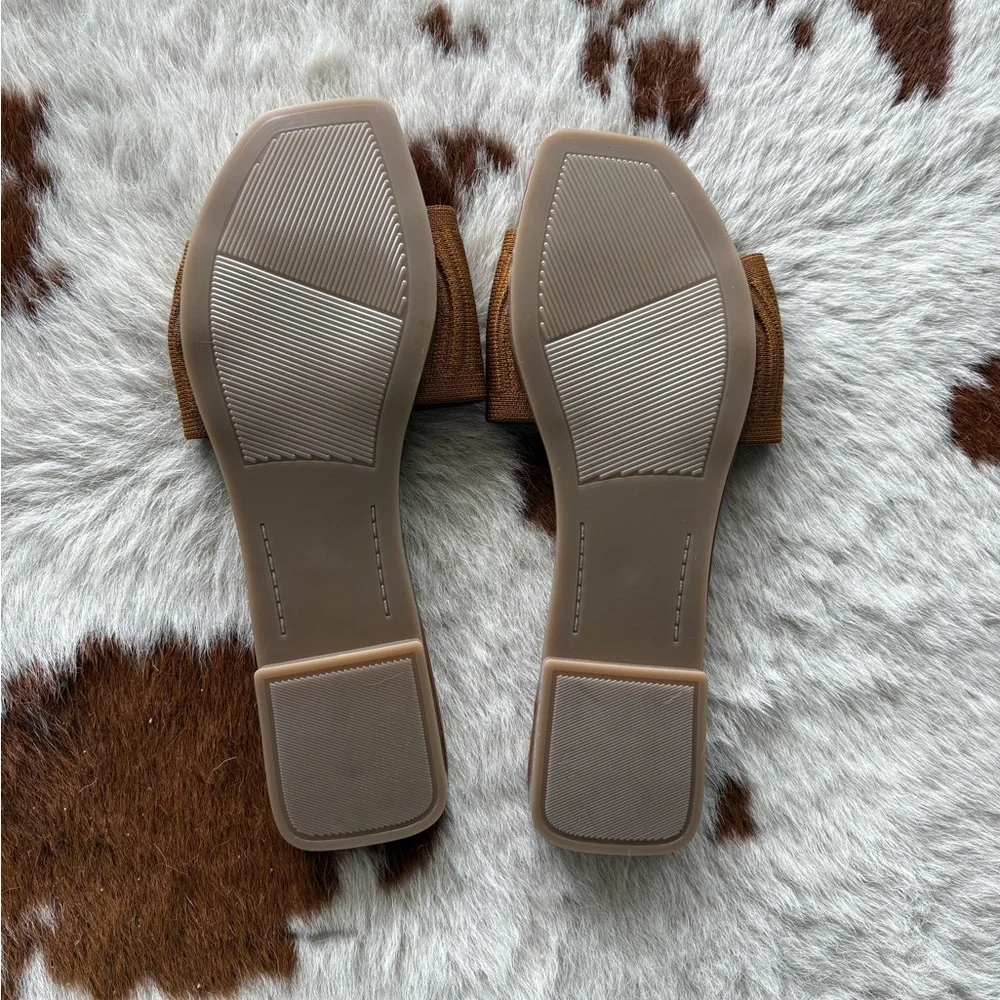 ALO Yoga Chestnut Slide Sandals - Picture 3 of 3